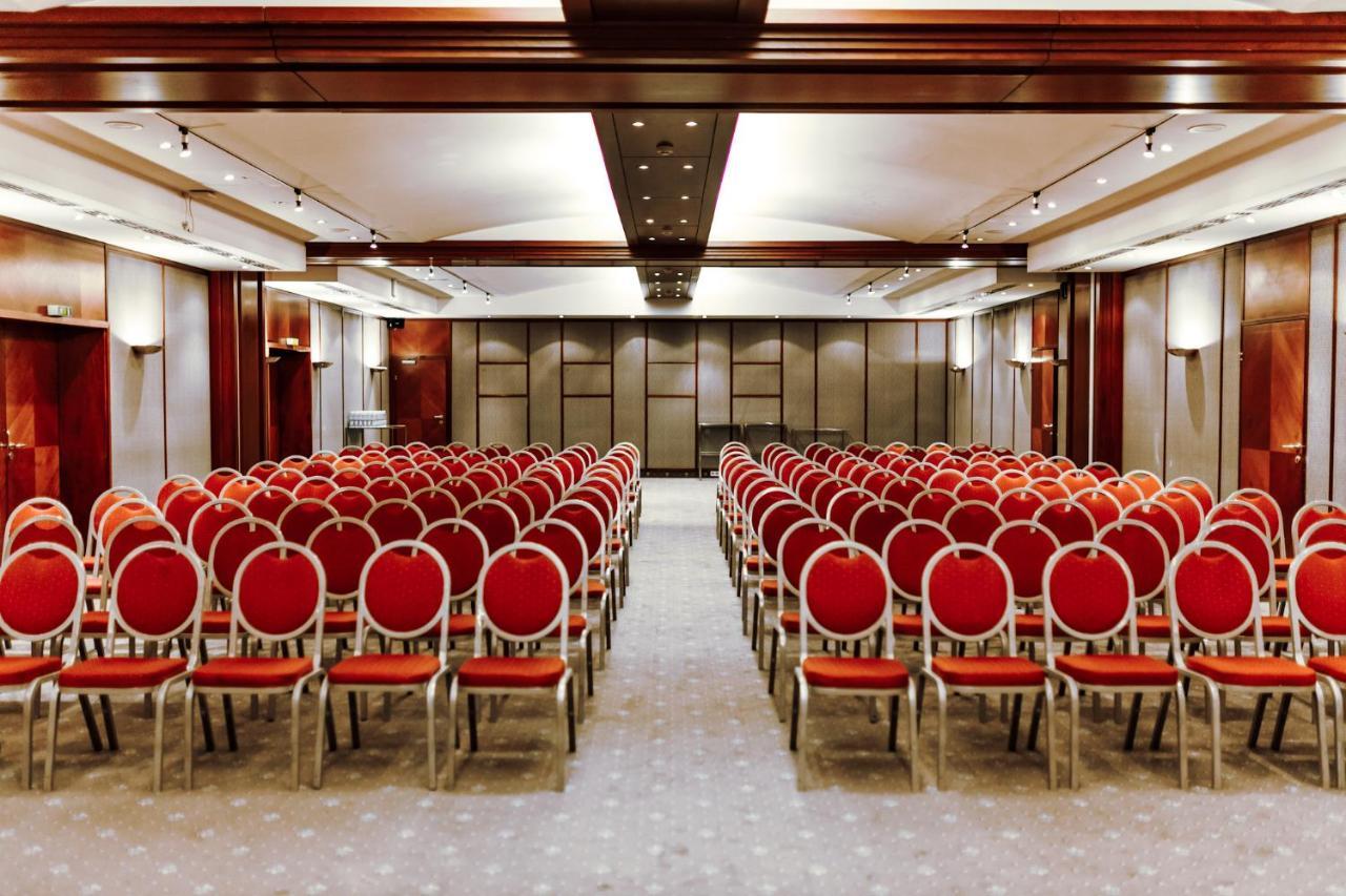 Rahat Palace Hotel Almatý Exterior foto The ballroom