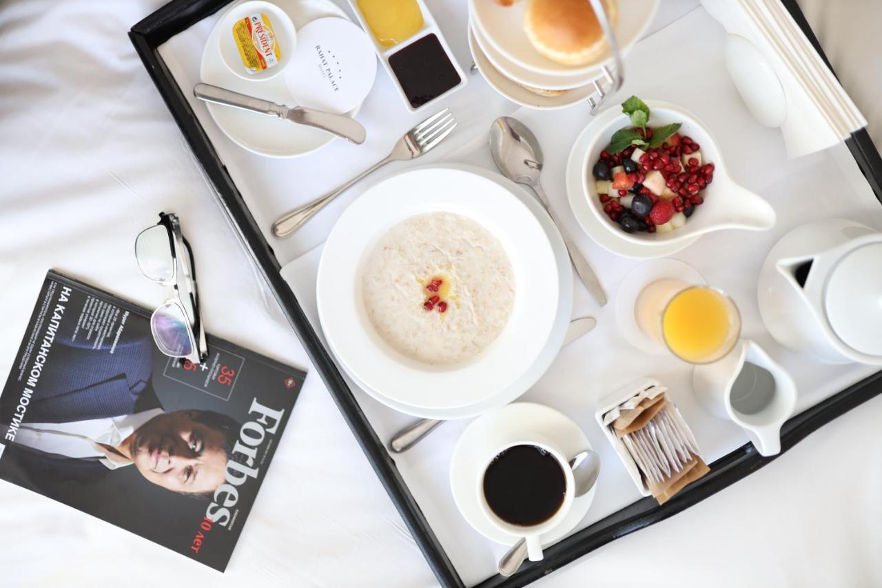 Rahat Palace Hotel Almatý Exterior foto Room service breakfast