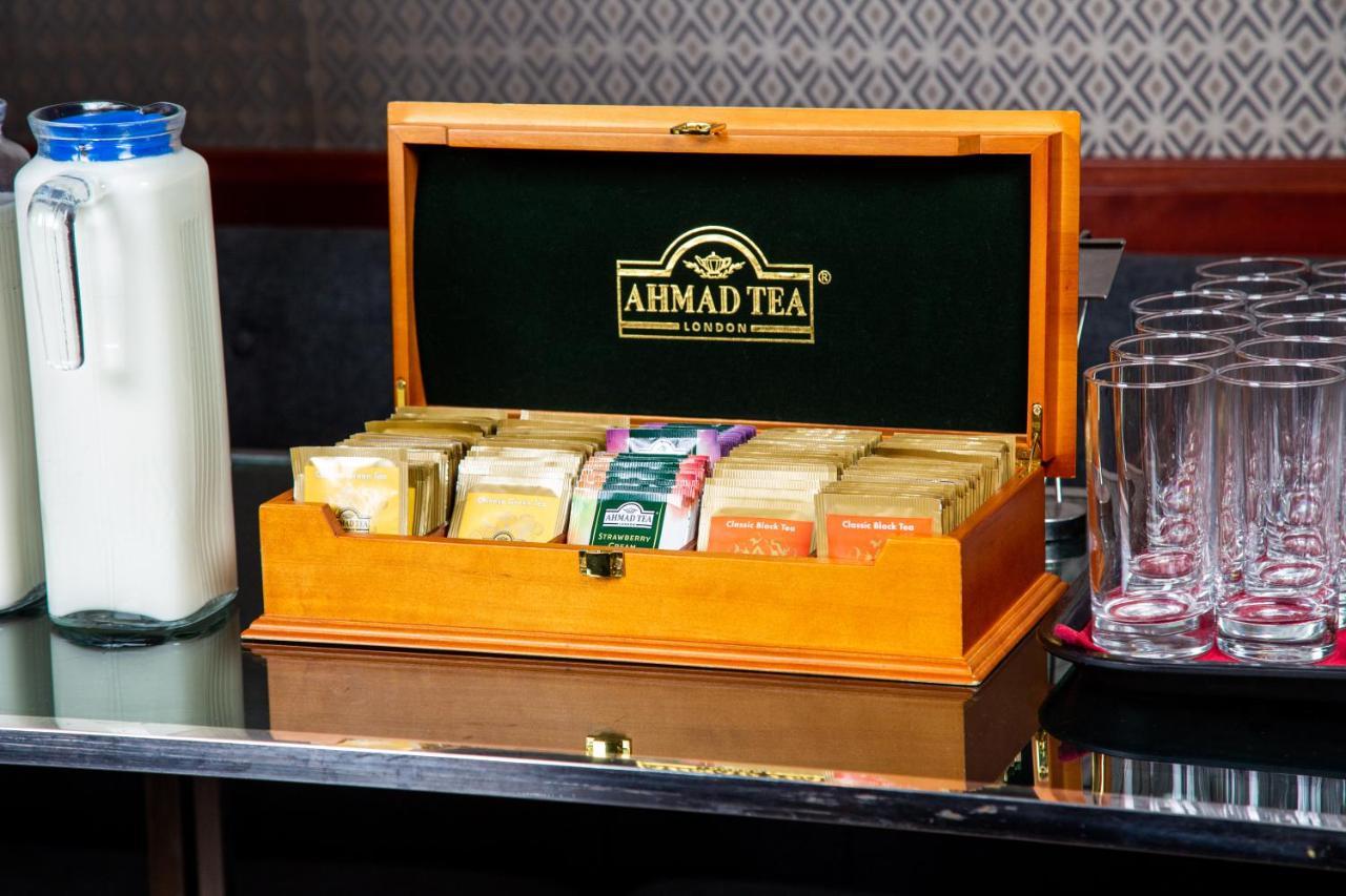 Rahat Palace Hotel Almatý Exterior foto A tea chest