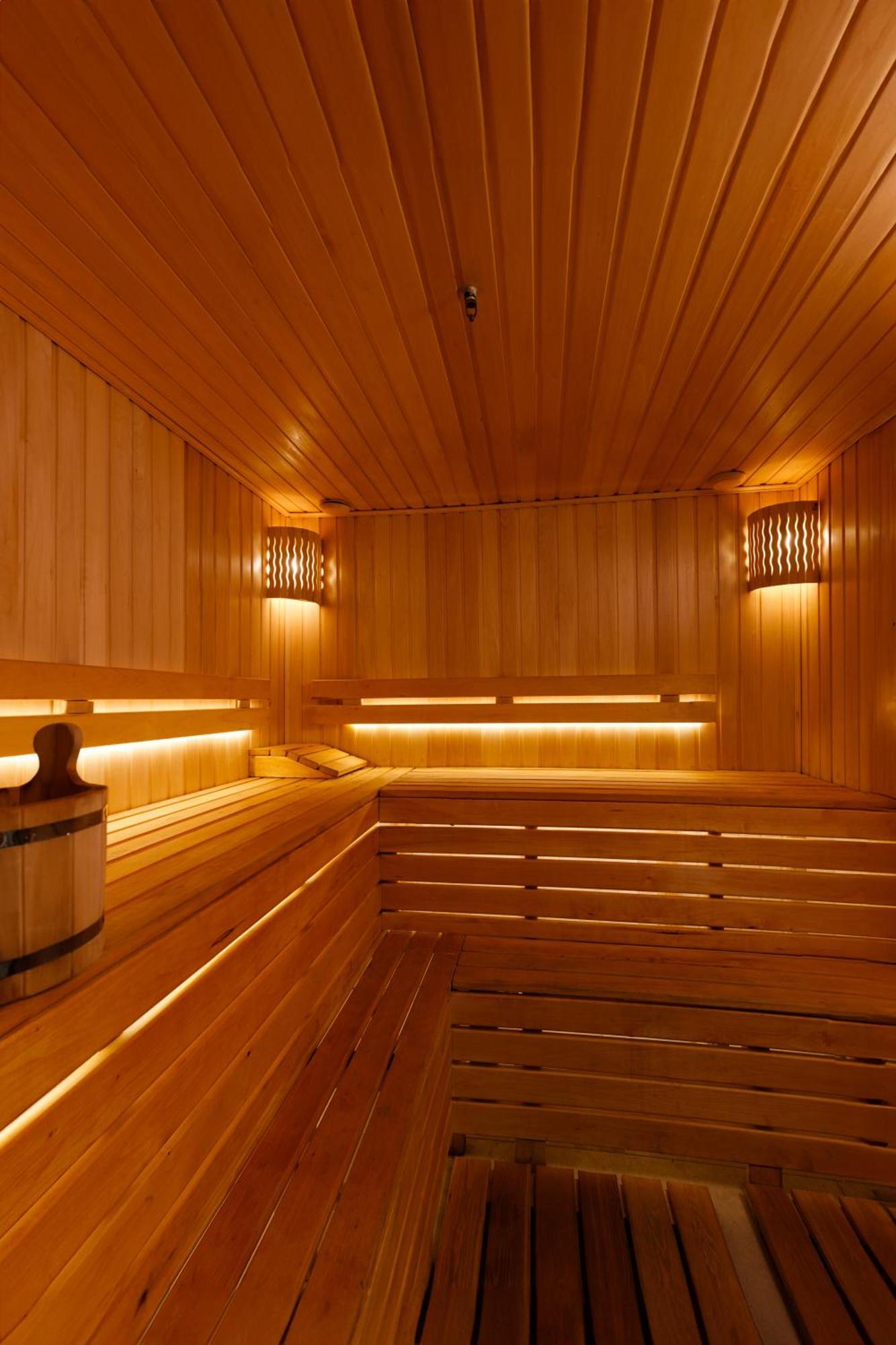 Rahat Palace Hotel Almatý Exterior foto A Finnish sauna