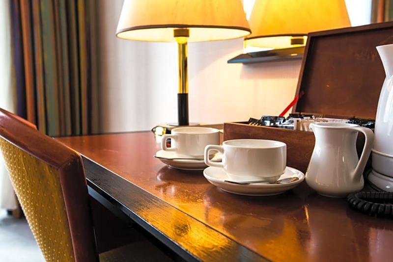 Rahat Palace Hotel Almatý Exterior foto A tea tray in a hotel room